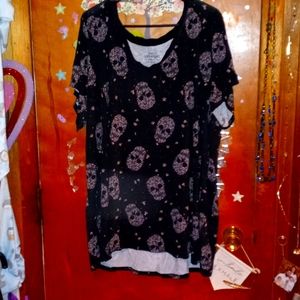 Torrid super soft skull tee shirt size 5